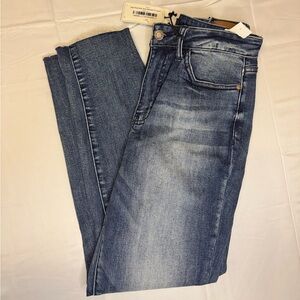 -NWT Judy Blue Straight Leg Jeans in Classic Blue Size 11/30